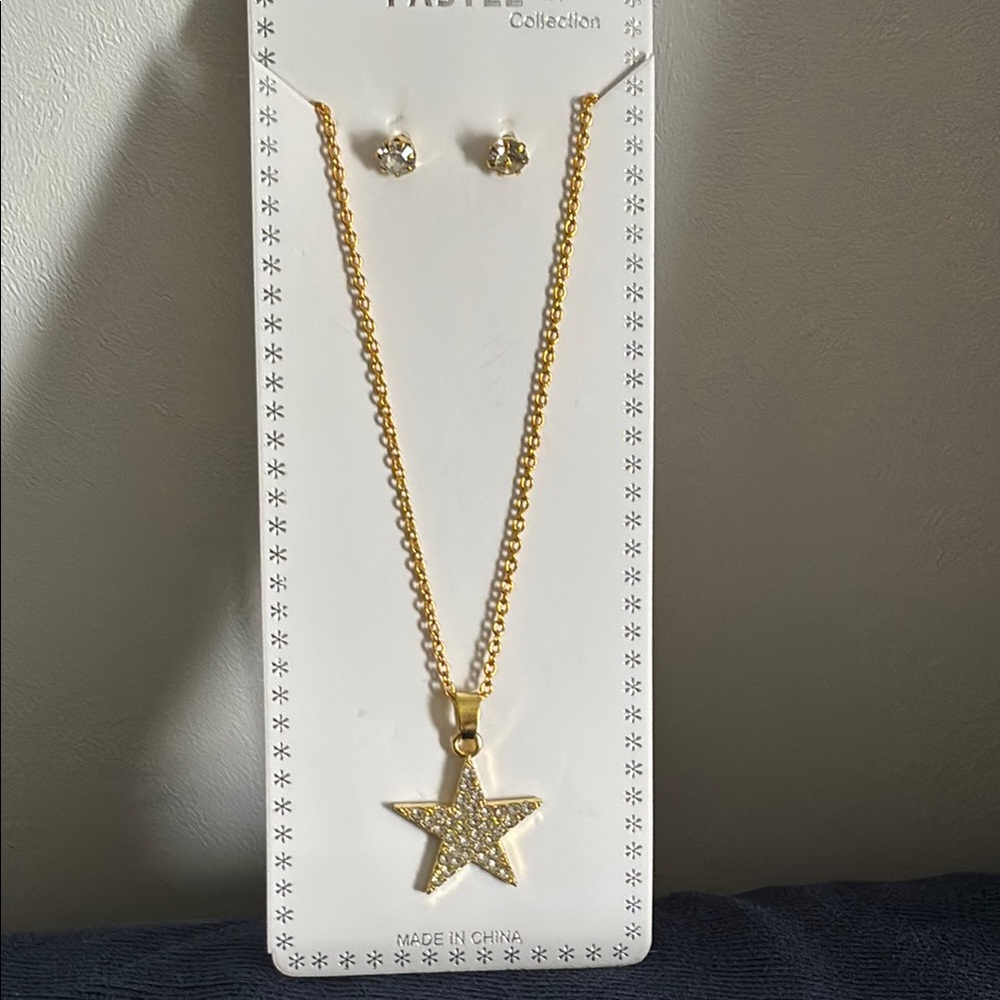 Gold Star Necklace and Earrings Set - Picture 1 of 4